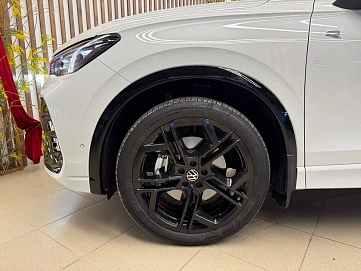 Volkswagen Tiguan, 2025г., полный привод, робот