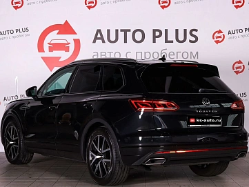 Volkswagen Touareg, 2022г, полный привод, автомат