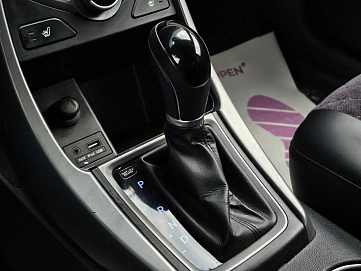 Hyundai Elantra, 2015г., передний привод, автомат
