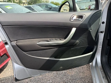 Peugeot 408, 2013г., передний привод, механика