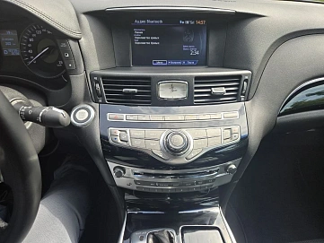 Infiniti Q70, 2016г., полный привод, автомат
