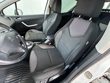 Peugeot 308, 2011г., передний привод, автомат