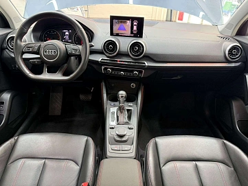 Audi Q2, 2023г., передний привод, робот
