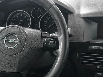 Opel Astra, 2011г., передний привод, робот