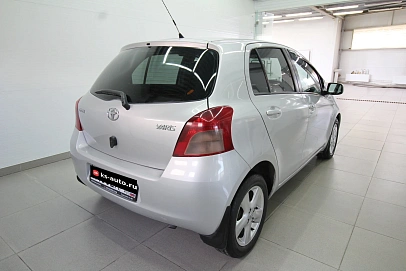 Toyota Yaris, 2008г., передний привод, робот