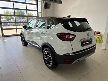 Renault Kaptur, 2021г., передний привод, вариатор