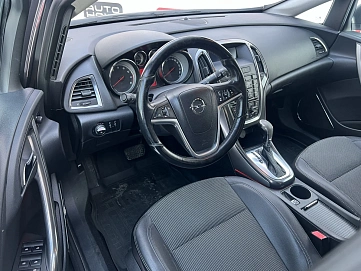 Opel Astra, 2011г., передний привод, автомат