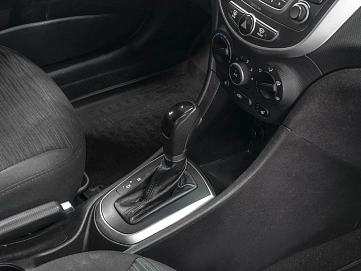 Hyundai Solaris, 2015г., передний привод, автомат