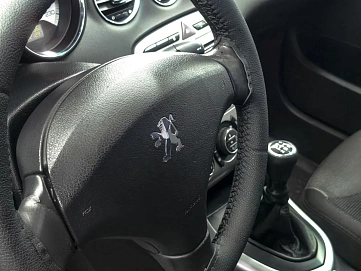 Peugeot 308, 2008г., передний привод, механика