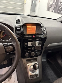 Opel Zafira, 2011г., передний привод, робот