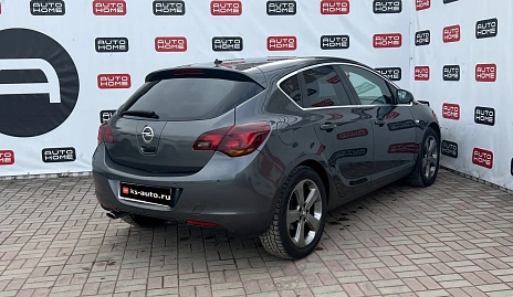Opel Astra, 2011г., передний привод, автомат