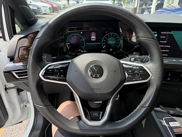 Volkswagen Golf, 2022г., передний привод, робот