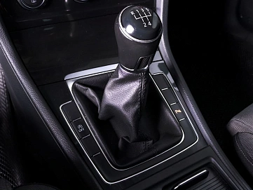 Volkswagen Golf, 2019г., передний привод, механика