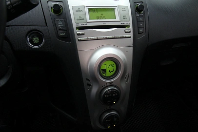 Toyota Yaris, 2008г., передний привод, робот
