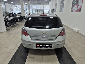 Opel Astra, 2012г., передний привод, механика