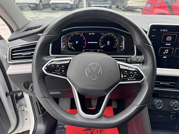 Volkswagen Tiguan, 2022г., передний привод, робот