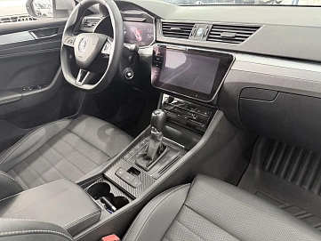 Skoda Superb, 2022г., передний привод, робот
