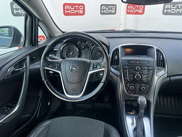 Opel Astra, 2011г., передний привод, автомат