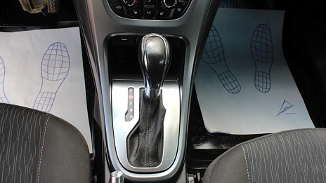 Opel Astra, 2012г., передний привод, механика