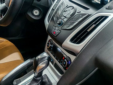 Ford Focus, 2012г., передний привод, робот