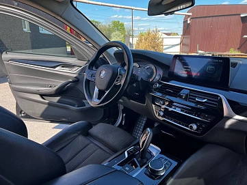 BMW 5 серии, 2018г., задний привод, автомат
