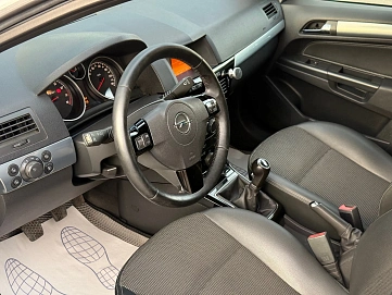 Opel Astra, 2013г., передний привод, механика