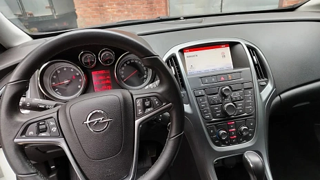 Opel Astra, 2015г., передний привод, автомат