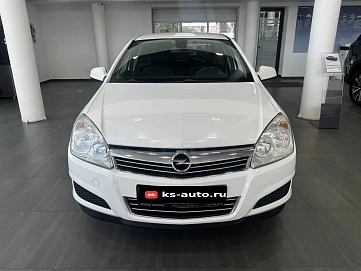 Opel Astra, 2011г., передний привод, механика