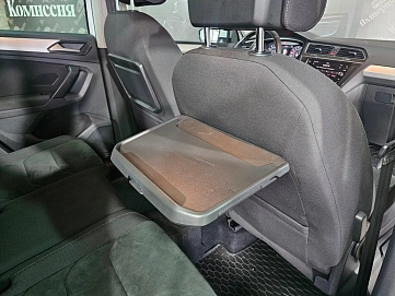 Volkswagen Tiguan, 2018г., полный привод, робот