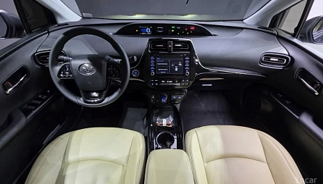 Toyota Prius, 2022г., полный привод, автомат