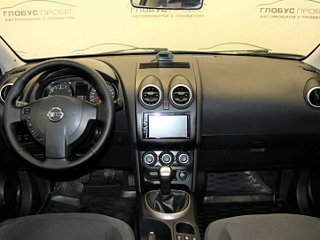 Nissan Qashqai, 2010г., передний привод, механика