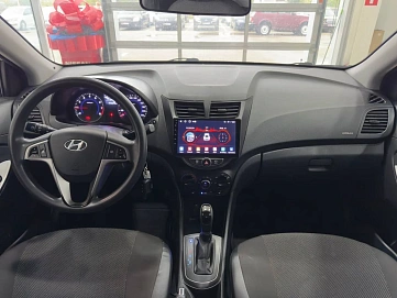 Hyundai Solaris, 2015г., передний привод, автомат