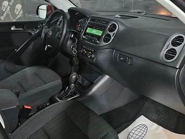Volkswagen Tiguan, 2012г., передний привод, робот