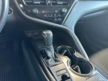Toyota Camry, 2021г., передний привод, автомат