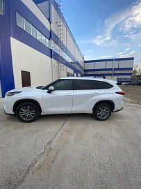 Toyota Highlander, 2023г., полный привод, автомат