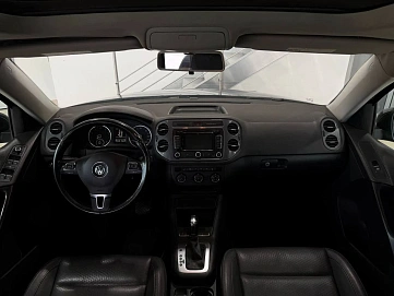 Volkswagen Tiguan, 2012г., передний привод, автомат