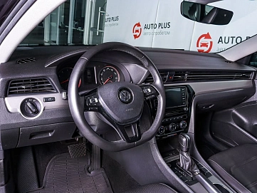 Volkswagen Passat, 2021г., передний привод, робот