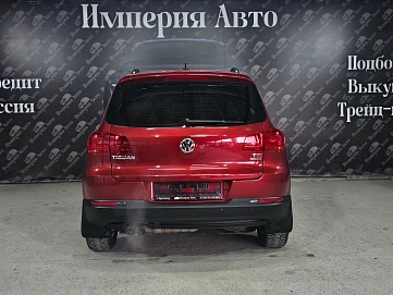 Volkswagen Tiguan, 2012г., передний привод, робот