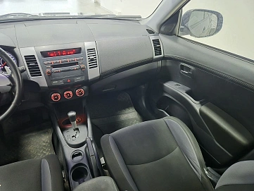 Mitsubishi Outlander, 2010г., передний привод, вариатор