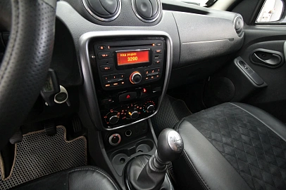 Renault Duster, 2012г., полный привод, механика