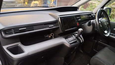 Honda Stepwgn, 2018г., передний привод, вариатор