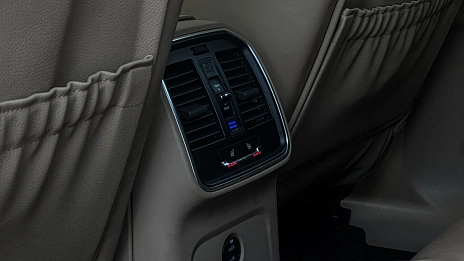 Porsche Macan, 2020г., передний привод, робот