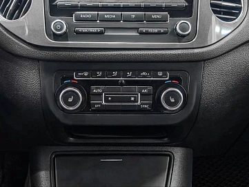 Volkswagen Tiguan, 2013г., полный привод, механика