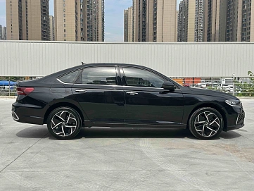 Volkswagen Lavida, 2023г., передний привод, робот