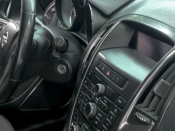 Opel Astra, 2010г., передний привод, автомат