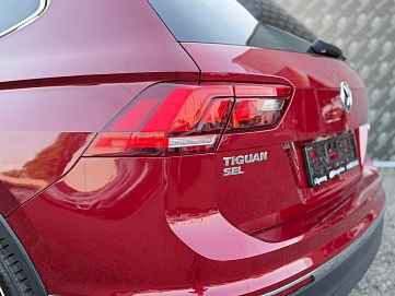 Volkswagen Tiguan, 2018г., полный привод, автомат