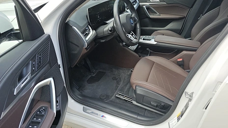 BMW iX1, 2025г, передний привод, автомат