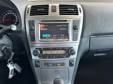 Toyota Avensis, 2012г., передний привод, вариатор