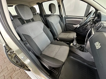 Renault Duster, 2013г., полный привод, механика