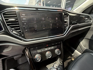Volkswagen T-Roc, 2022г., передний привод, робот